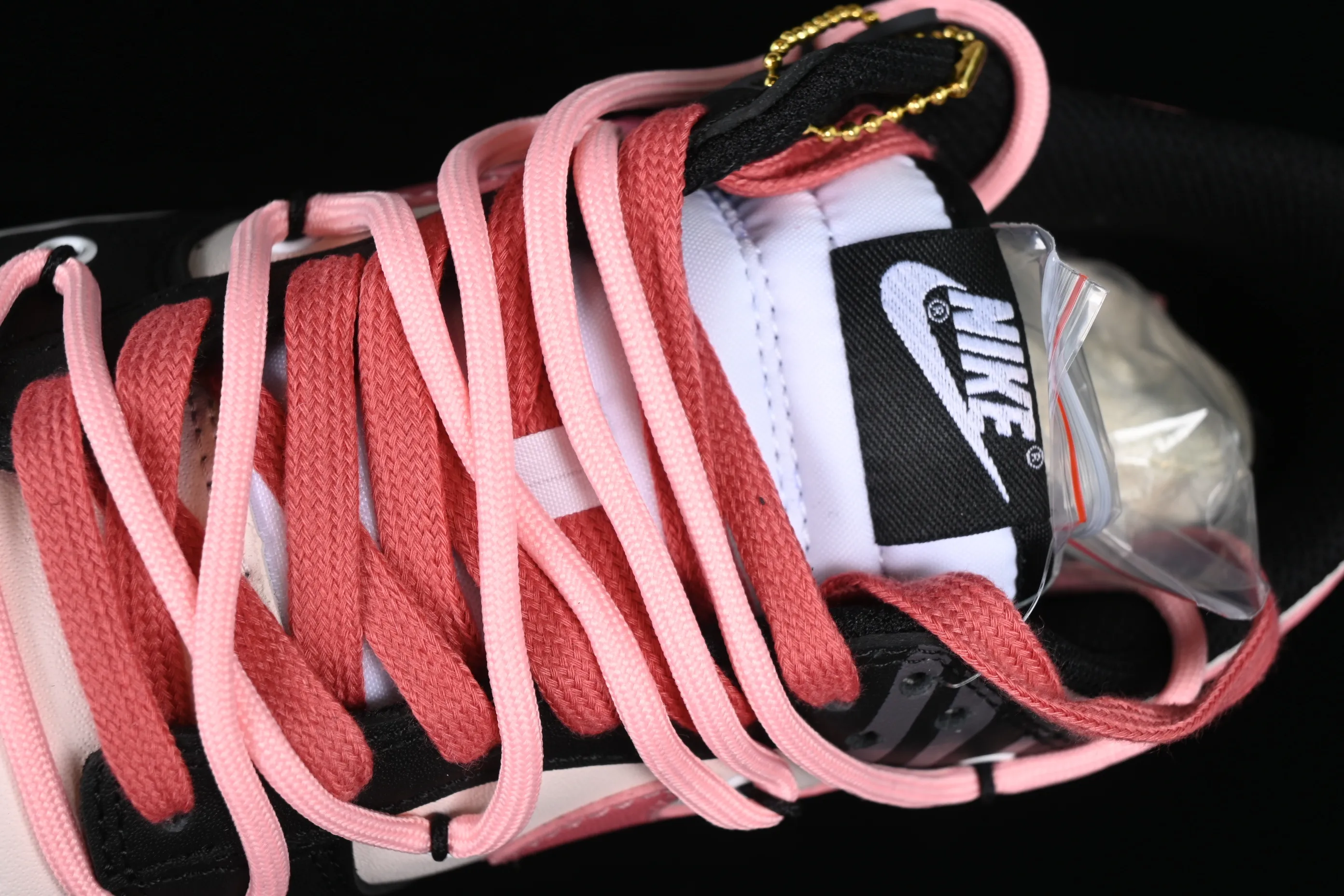 All Categories Nk SB Dunk Series Nk SB Dunk Low Low-top Sneakers Nk Dunk Low Panda Prank-Summer Theme Gesanghua Strawberry Oreo SB Strap Low-top Casual Sneakers CW1590-100